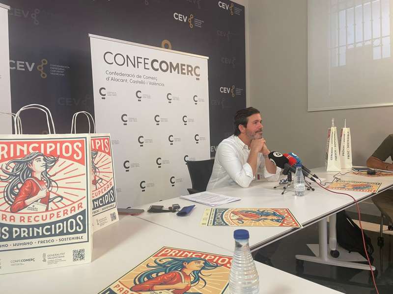 Rafael Torres, presidente de Confecomerç, durante la rueda de prensa
